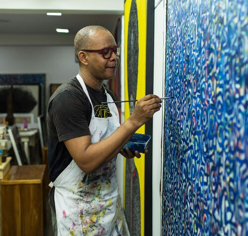 Victor Ehikhamenor working in his studio